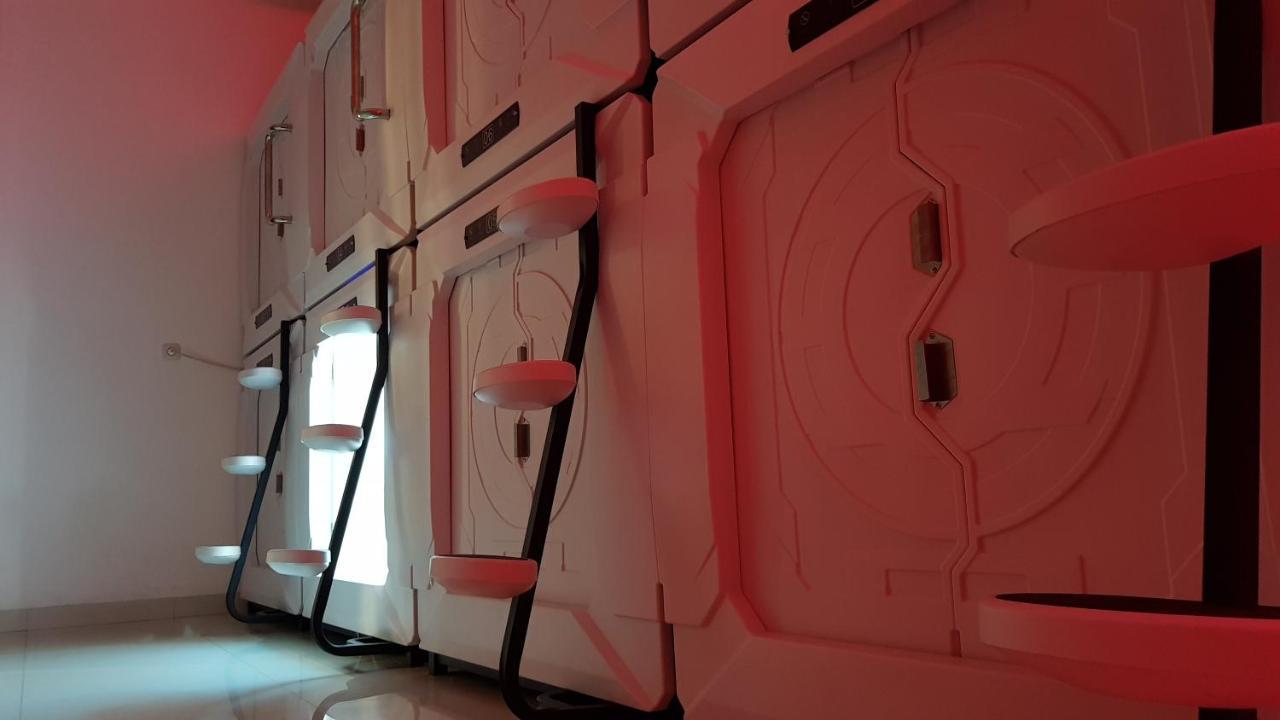 Apollo Capsule Hotel Энде Экстерьер фото